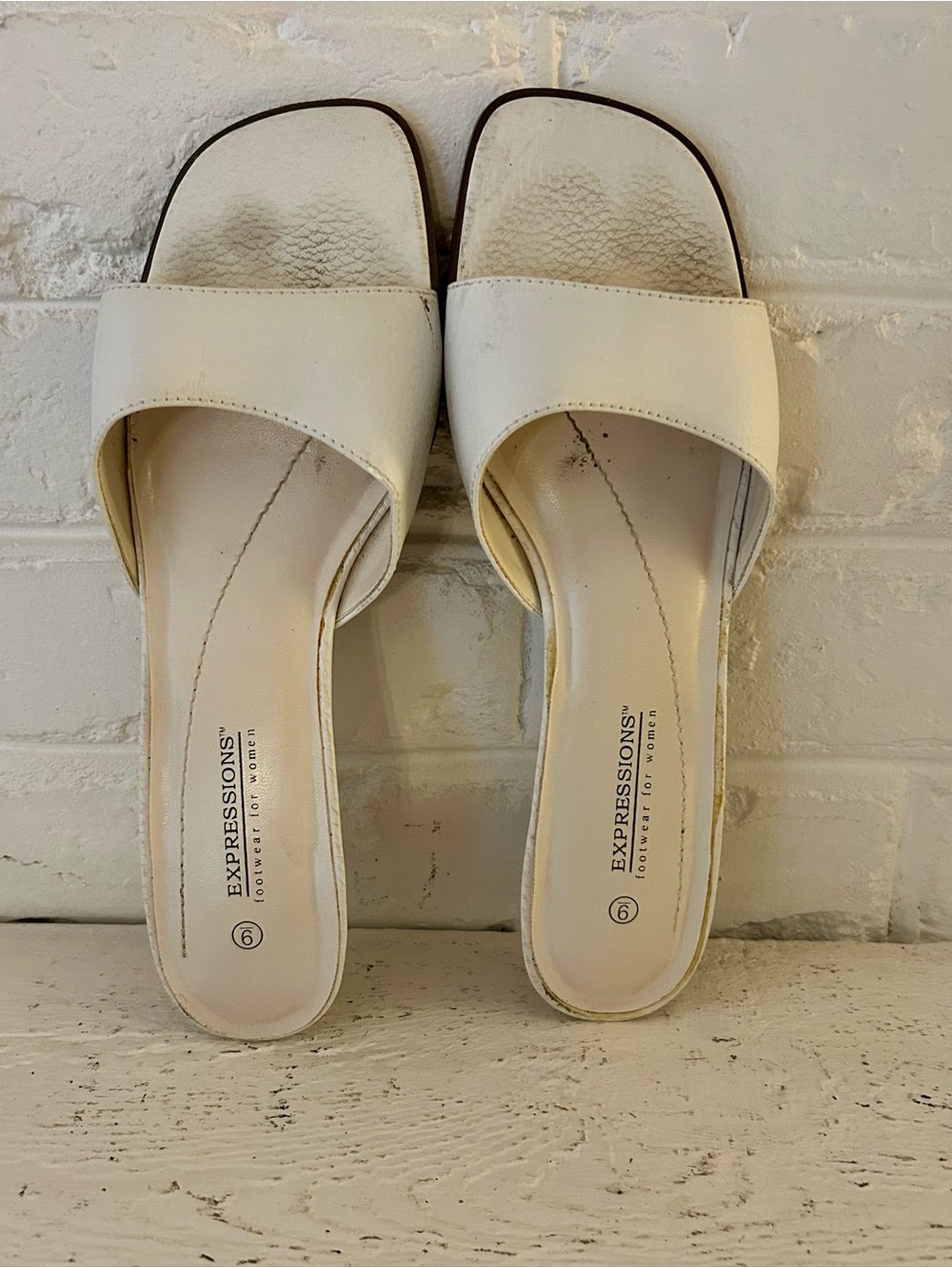 Expressions Women's Cream White Synthetic Slide Sandals Open Toe Slip-On US 9